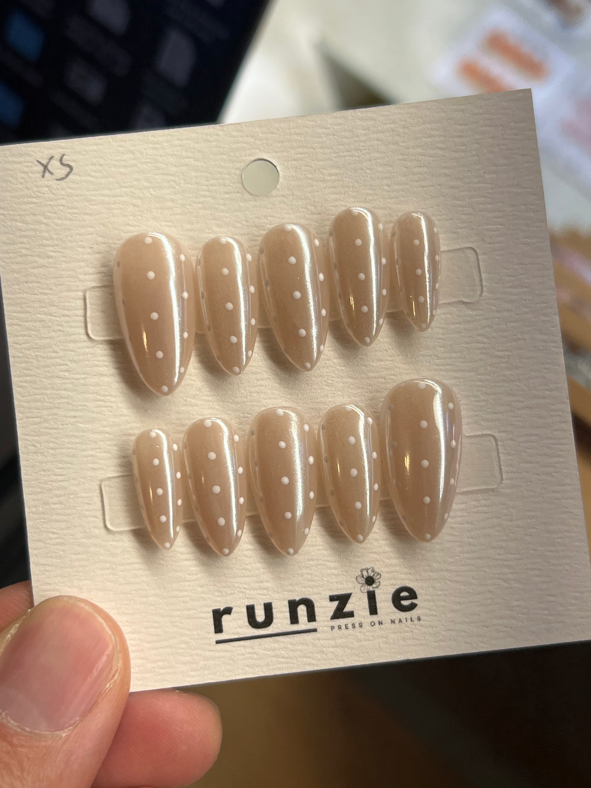 Nude Dot 030158